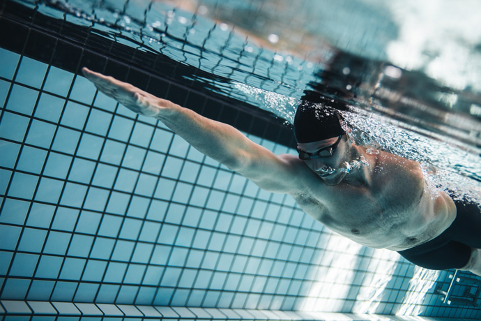 A well positioned hand during the underwater phase of the arm recovery in the freestyle stroke.